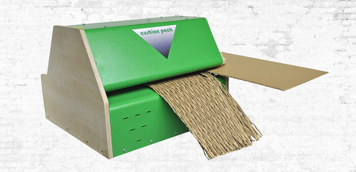 Machine de revalorisation transformant un carton plat en carton matelassé